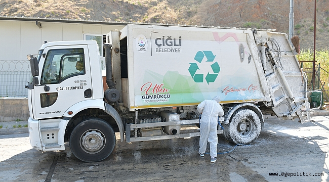 Çiğli’de çöp kamyonlarına Koronavirüs dezenfeksiyonu