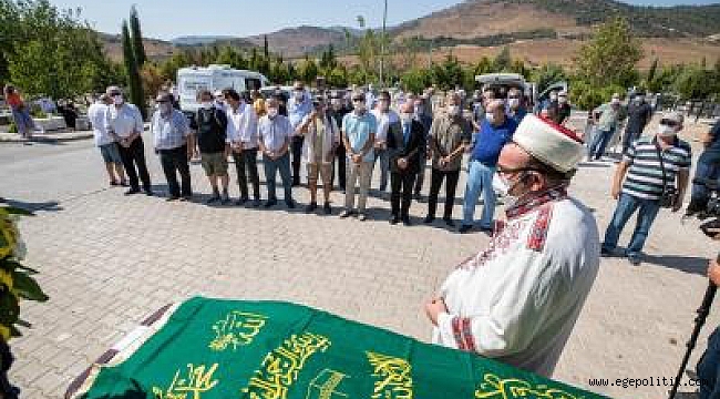 Başkan Soyer gazeteci Erbil Tuşalp'ın cenaze törenine katıldı