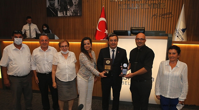 Konak’a iki ödül birden