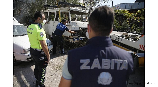 Konak' ta hurda araç sorunu çözülüyor