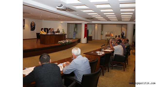 Selçuk' ta AKP ve MHP" li meclis üyelerinden garip muhalefet