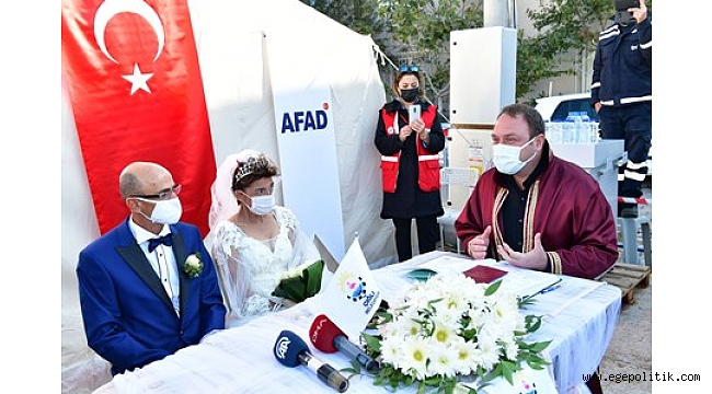 Çadırkentte nikah mutluluğu