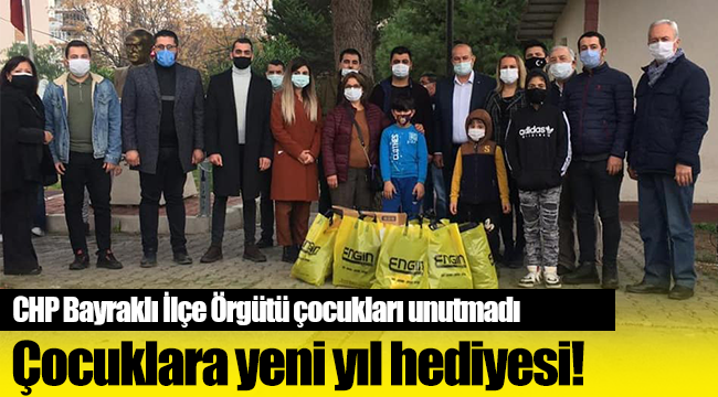 Cumhuriyet Halk Partisi Bayraklı İlçe Örgütü’nden çocuklara yeni yıl hediyeleri