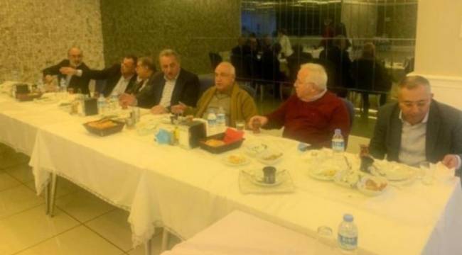 AK Parti'lilere salgın yasağı yok