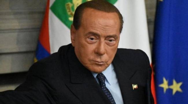Eski İtalya Başbakanı Berlusconi hastaneye kaldırıldı