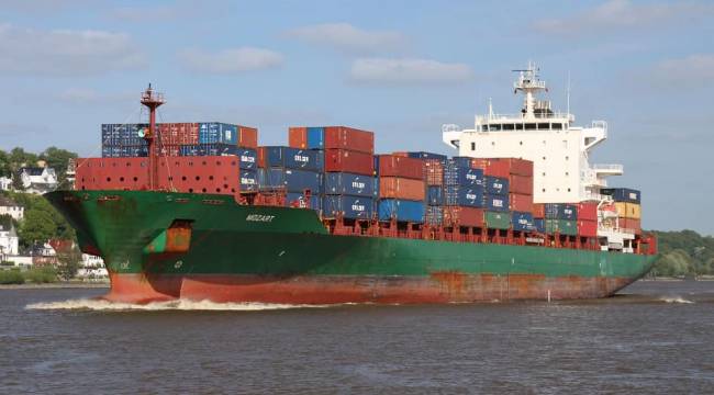 Gine açıklarında Nijeryalı korsanlar Türk gemisini rehin aldı