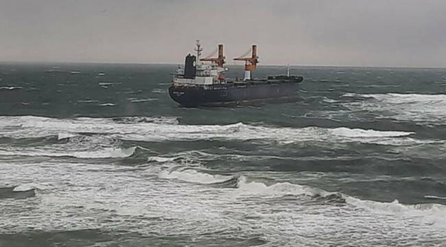 Panama bandıralı kargo gemisi Beykoz açıklarına sürüklendi