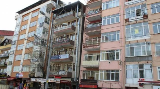 1999 Depremi'nde zarar gören 26 bina yıkılacak