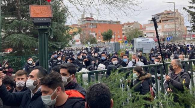 Boğaziçi Üniversitesi’nde polis saldırısı: 30’a yakın gözaltı