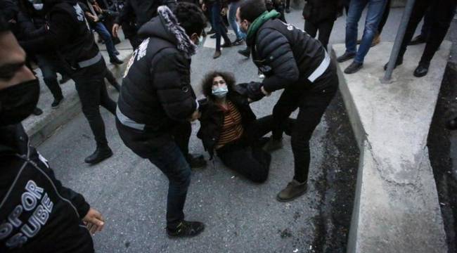 Emniyet Genel Müdürlüğü'nden "Boğaziçi" paylaşımı: Polis 'aşağı bak' değil 'aşağıdan' dedi