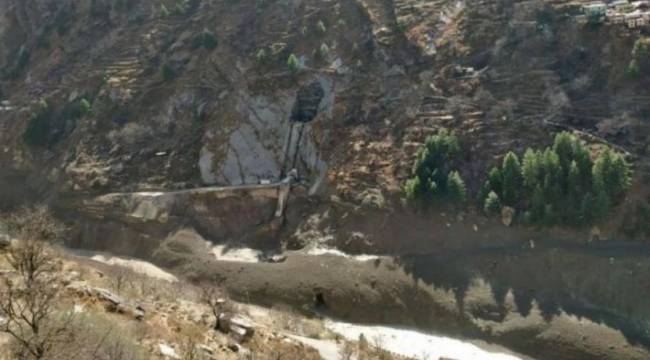 Himalayalar'da buzul kırılması sel felaketine neden oldu