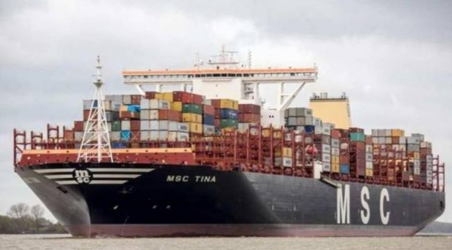 Ambarlı Limanı'nda konteyner gemisi iskeleye çarptı