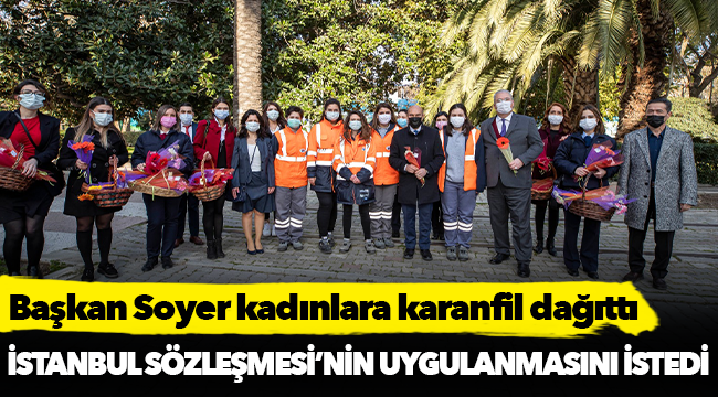 Başkan Soyer kadınlara karanfil dağıttı