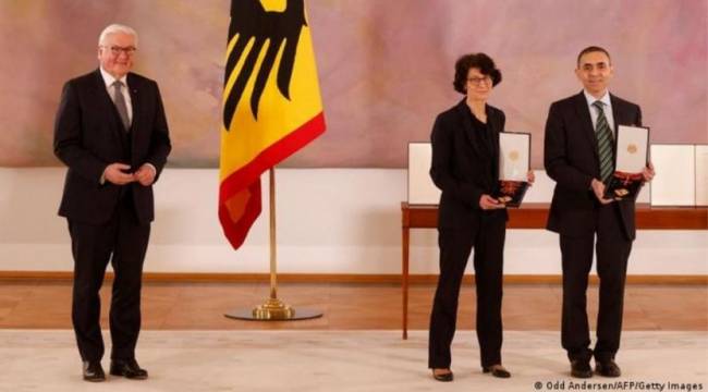 BioNTech'in kurucuları Türeci ve Şahin'e devlet nişanı verildi