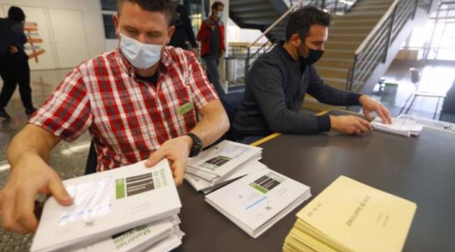 İsviçre'de referandum: Burka yasağı kabul edildi, dijital kimlik yasası reddedildi