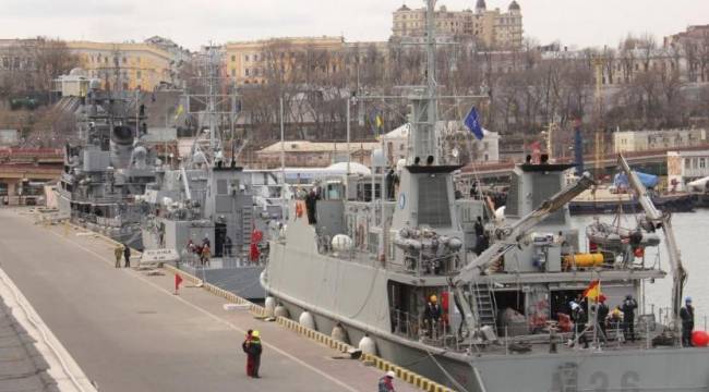 NATO filosu Ukrayna limanına demir attı