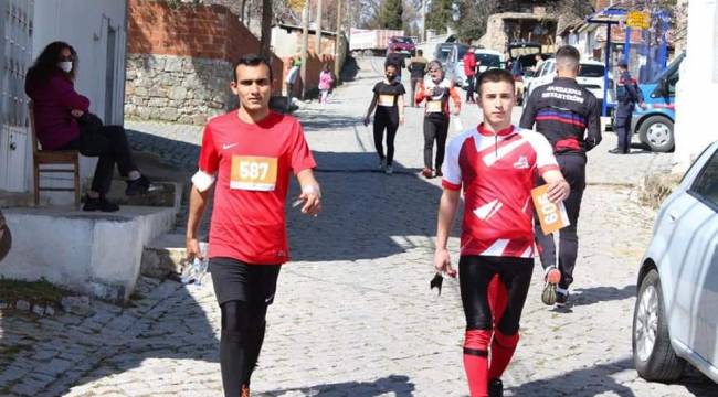 Oryantiring yarışları Bergama Kozak Yaylası'nın eşsiz doğasında yapıldı