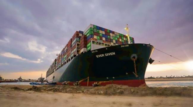 Süveyş Kanalı'nda karaya oturan 'Ever Given' kurtarıldıSüveyş Kanalı’nda karaya oturan ve kanal trafiğini felç eden 'Ever Given' adlı gemi kurtarıldı.