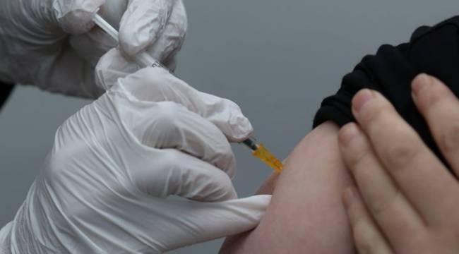 Bakanlıktan BioNTech kılavuzu: Alerjik reaksiyon gösterenlere ikinci doz yapılmayacak