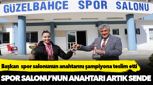 Başkan  spor salonunun anahtarını şampiyona teslim etti
