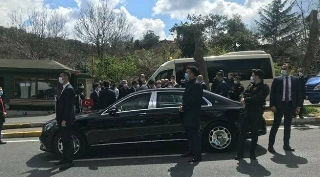 Erdoğan, Sarıyer'de minibüs durağına uğradı: 'Arabaları satacak duruma geldik, Cumhurbaşkanımız 'ilgileneceğim' dedi'