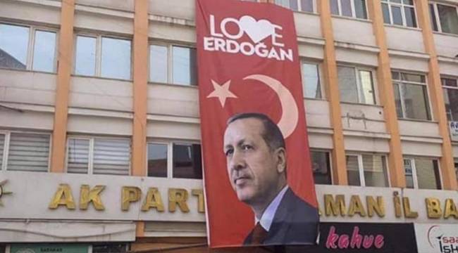 'Love Erdoğan' pankartı indirildi
