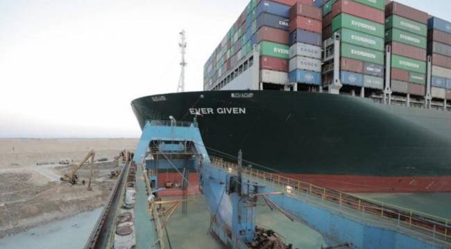Süveyş Kanalı'nı tıkayan geminin sahibinden 900 milyon dolar tazminat talebi