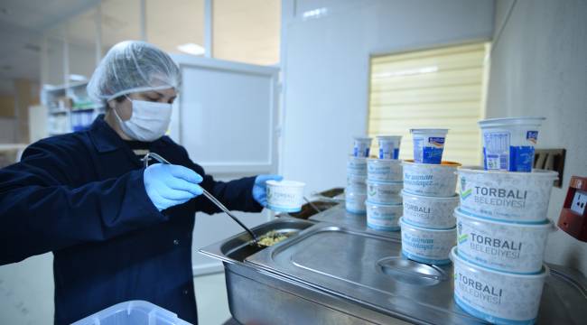 Torbalı’da iftar sofrası kapılarda