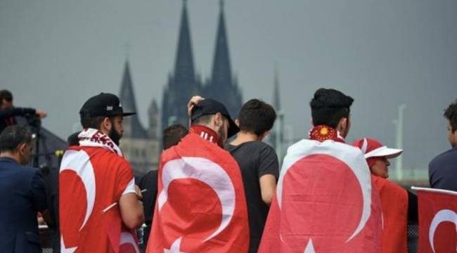 Almanya'dan din dersi hamlesi: MHP gitti, AKP geldi