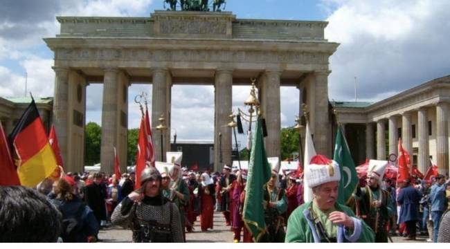 Almanya seçime doğru: Türkler ve Diyanet tartışma konusu