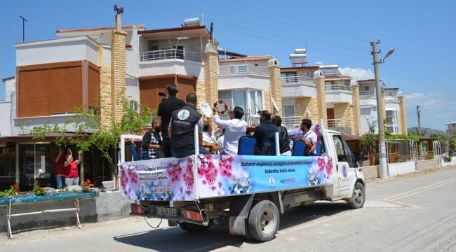 Dikili’de Hıdırellez Kutlamasında Müzisyenler Unutulmadı