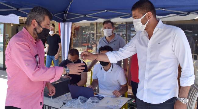 Foça Belediyesi’nden HES kodlu anahtarlık hediyesi