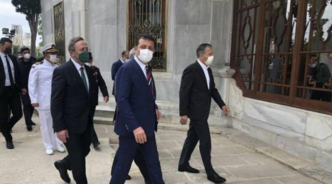 İmamoğlu Fatih&#039;in türbesindeki anmaya katıldı, Topbaş&#039;ın mezarını ziyaret etti