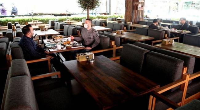 Sokağa çıkma yasağı gevşetildi, restoran ve kafeler açılıyor