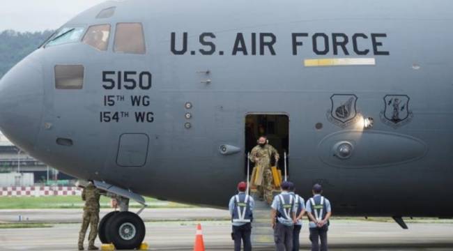Çin'den ABD'nin askeri uçaklı Tayvan ziyaretine tepki