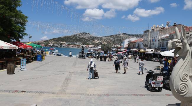 Foça'da restoran ve kafeler açıldı; yüzler gülmeye başladı!