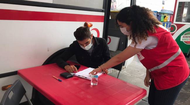 Genç Kızılay İzmir Gönüllüleri Kan Bağışının Önemine Dikkat Çekti