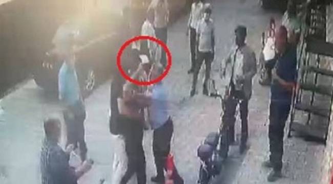 İzmir'de CHP'li delege, Belediye Başkan Yardımcısı'na satırla saldırdı