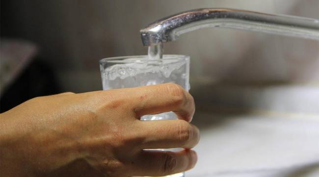 İzmir'de içtikleri şebeke suyundan fenalaştıklarını belirten çok sayıda kişi hastaneye başvurdu