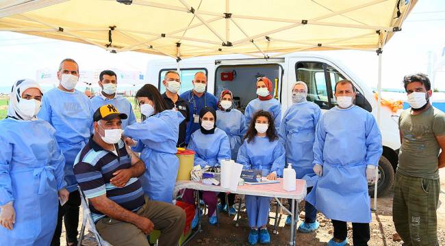 İzmir’de Mevsimlik İşçilere Koronavirüs Aşısı Başladı