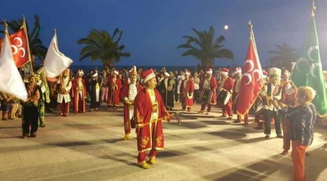 MHP'li belediyeye 'olmayan' mehteran takımına gri pasaport soruları