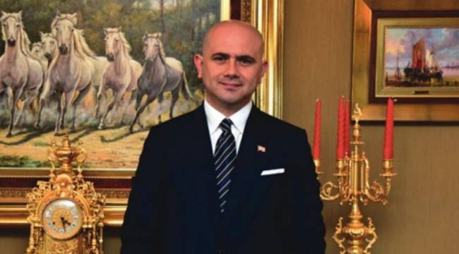 'Otele tankla el koydu' denilen ismin AKP'lilerle fotoğrafları ortaya çıktı