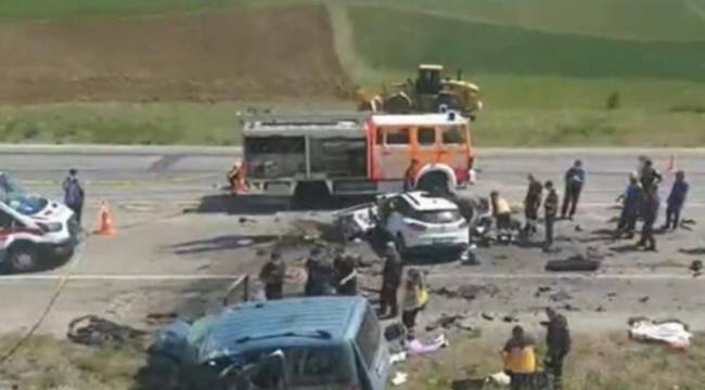 Sivas Valisi açıkladı: Kazada 9 kişi yaşamını yitirdi
