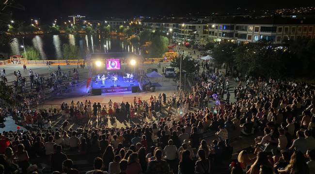 Tireliler Narkoz Konseri ile Coştu