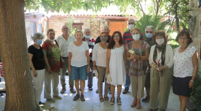 Foça Kitap Kulübü 15 yıldır ücretsiz kitap dağıtıyor