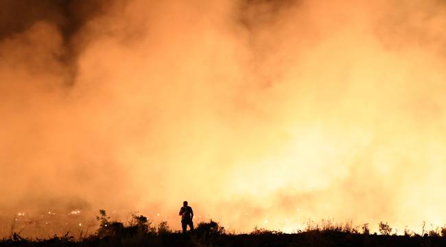 Hürriyet yazarı Bayer: Askerimiz yangınlarda neden yok?