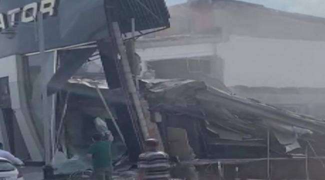 İstanbul'da sanayi sitesinde bir bina çöktü