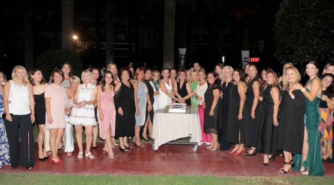 İZİKAD, 13. Kuruluş yıldönümünü kutladı