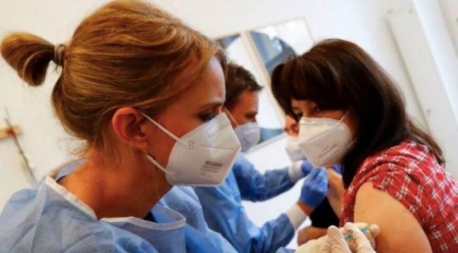 Türkiye'de iki doz aşı olanların oranı yüzde 40'a yaklaştı