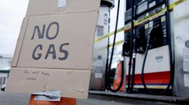 ABD Başkanı: Kasırgada yakıt sıkıntısını aşmak için stratejik rezervi kullanabiliriz